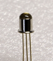 硅光敏三極管(基極引出) 硅光敏三極管(基極引出)
